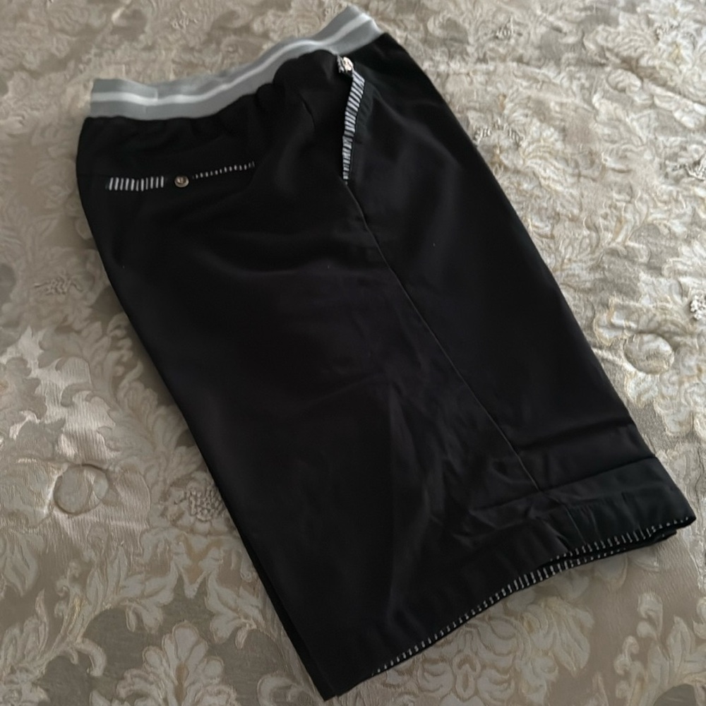 Men’s Fashion Style News classic leisure shorts, size 2XL.